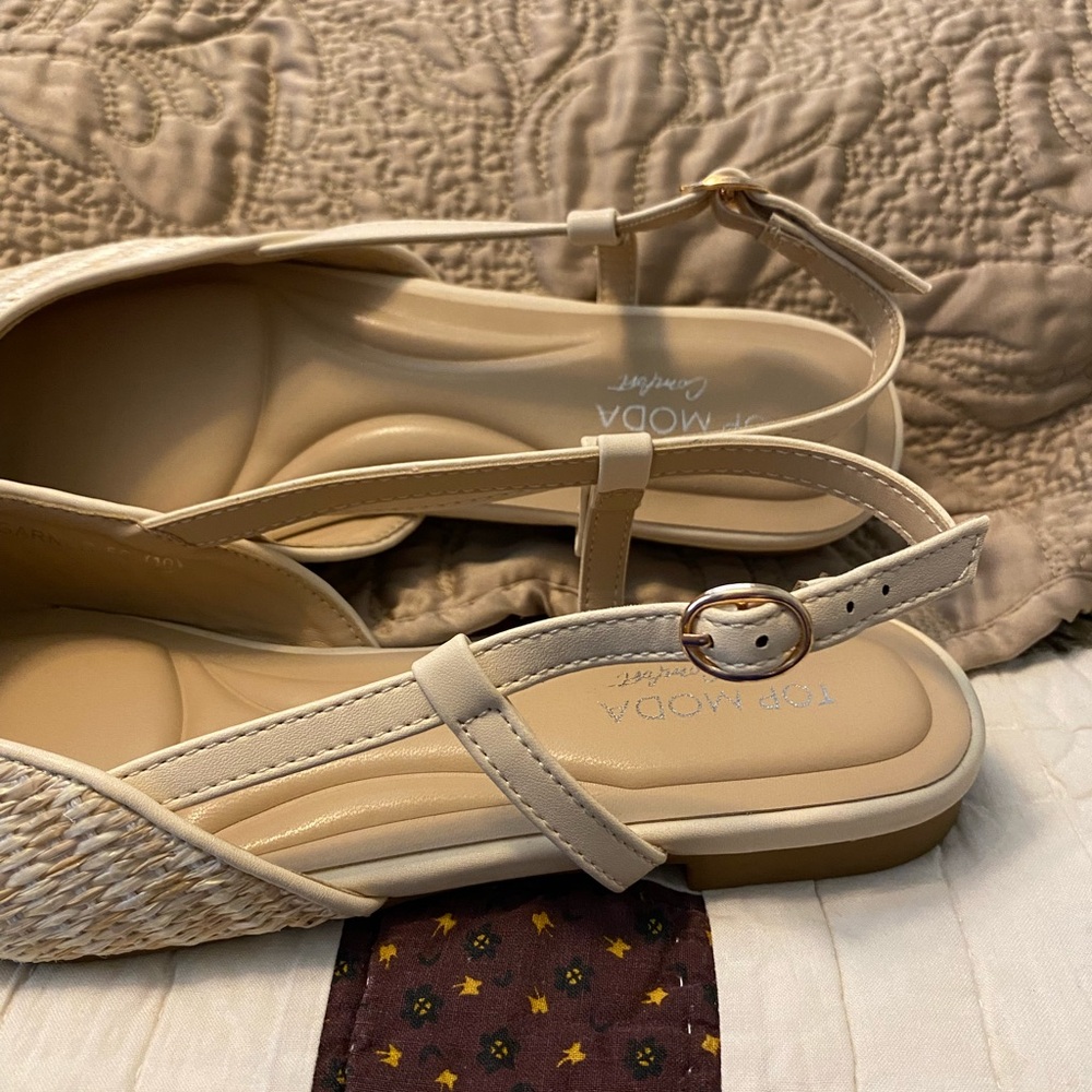 TOP Moda Women's Tan Pointed Slingback Flats - Picture 5 of 8